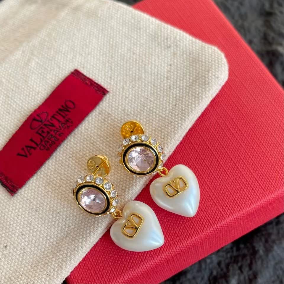 Valentino Delicate Heart Shaped Earrings with Pearl and Gold Chain Necklace Set