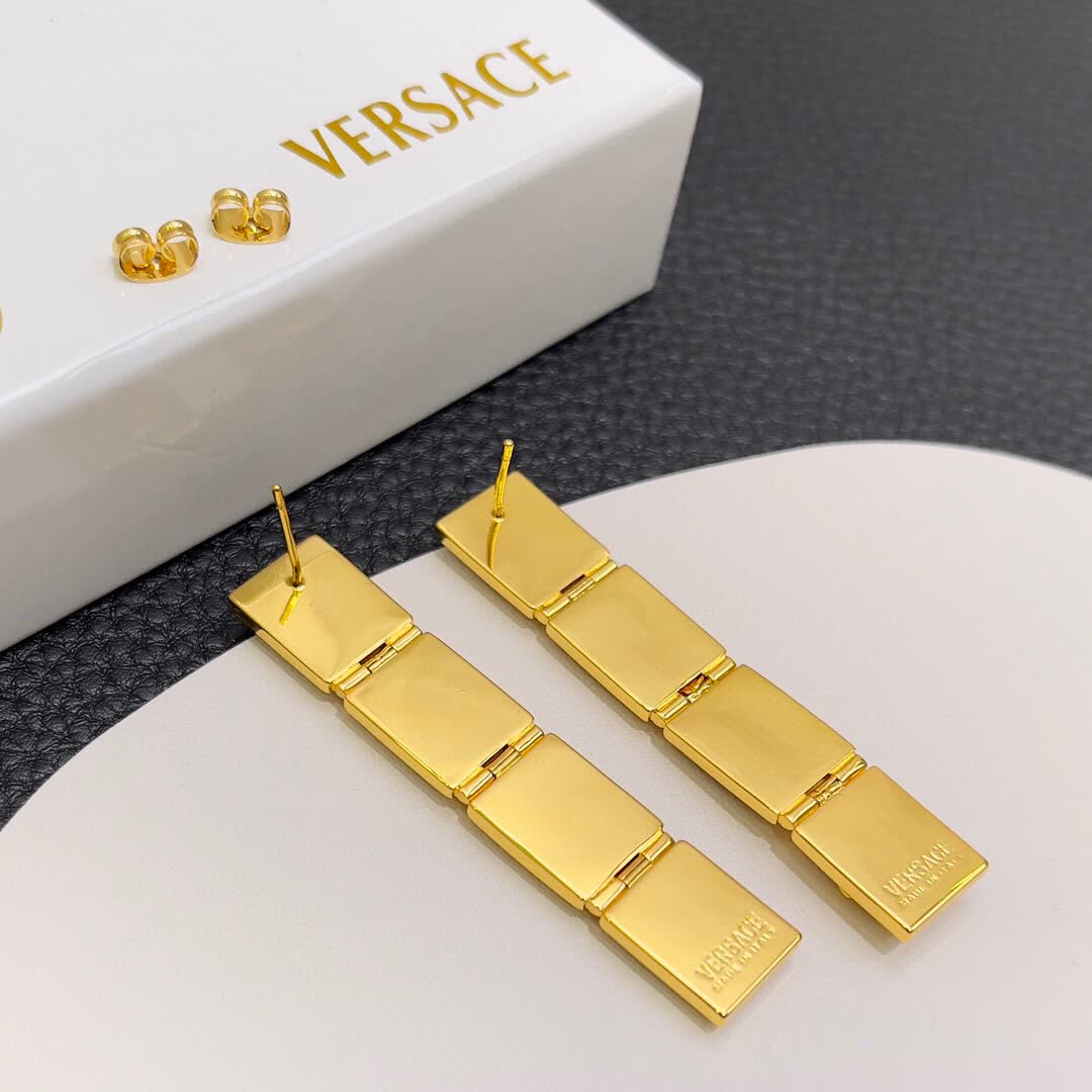 Versace Elegant Gold-Tone Pearl Necklace and Earring Set