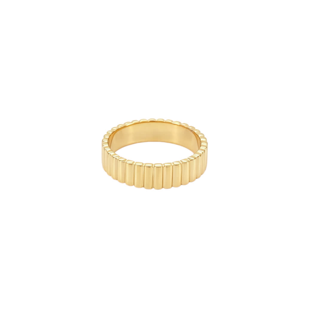 Boucheron Elegant Gold Ring with Ribbed Design