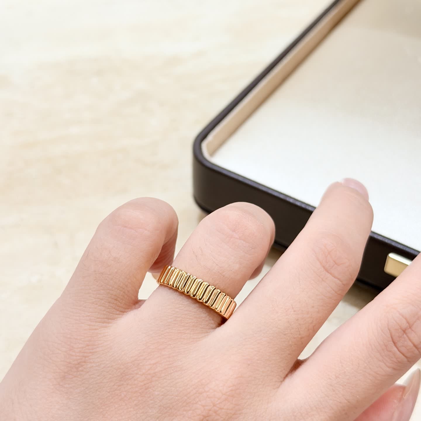 Boucheron Elegant Gold Ring with Ribbed Design