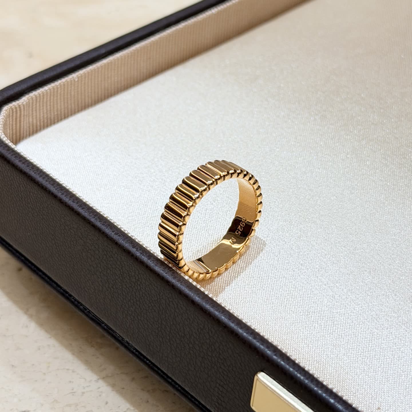 Boucheron Elegant Gold Ring with Ribbed Design