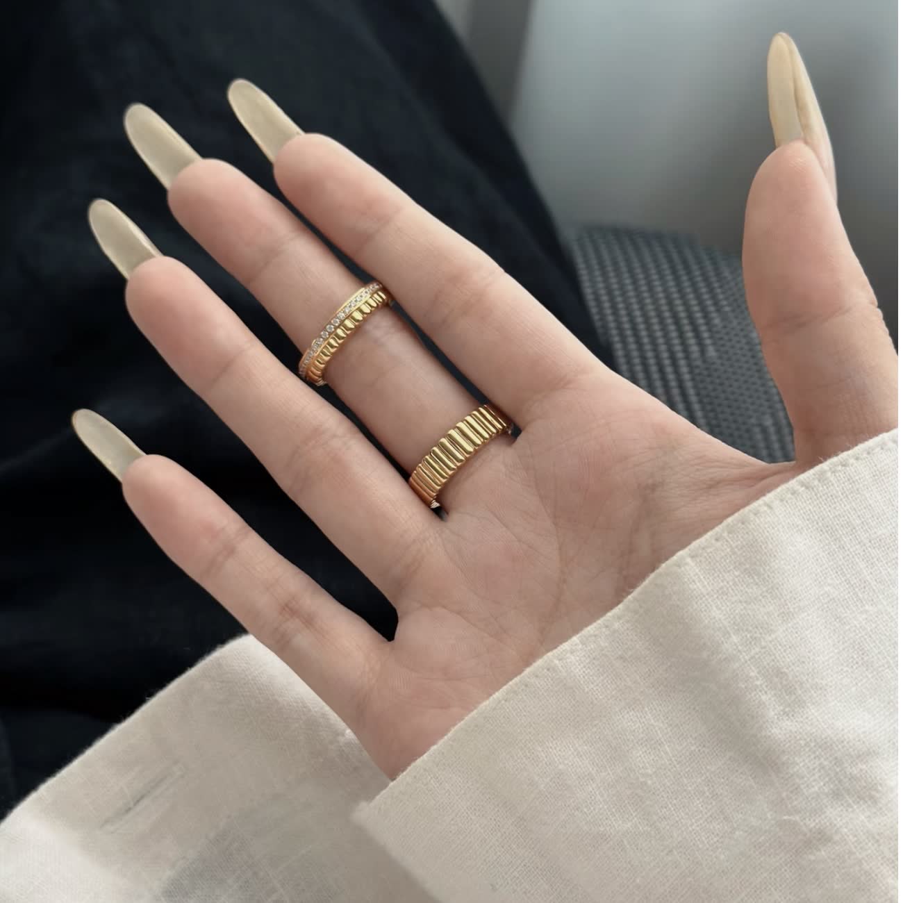 Boucheron Elegant Gold Ring with Ribbed Design