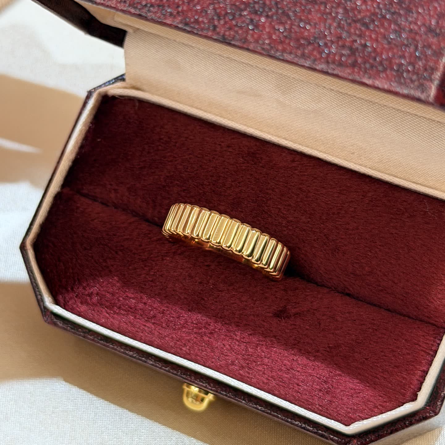 Boucheron Elegant Gold Ring with Ribbed Design