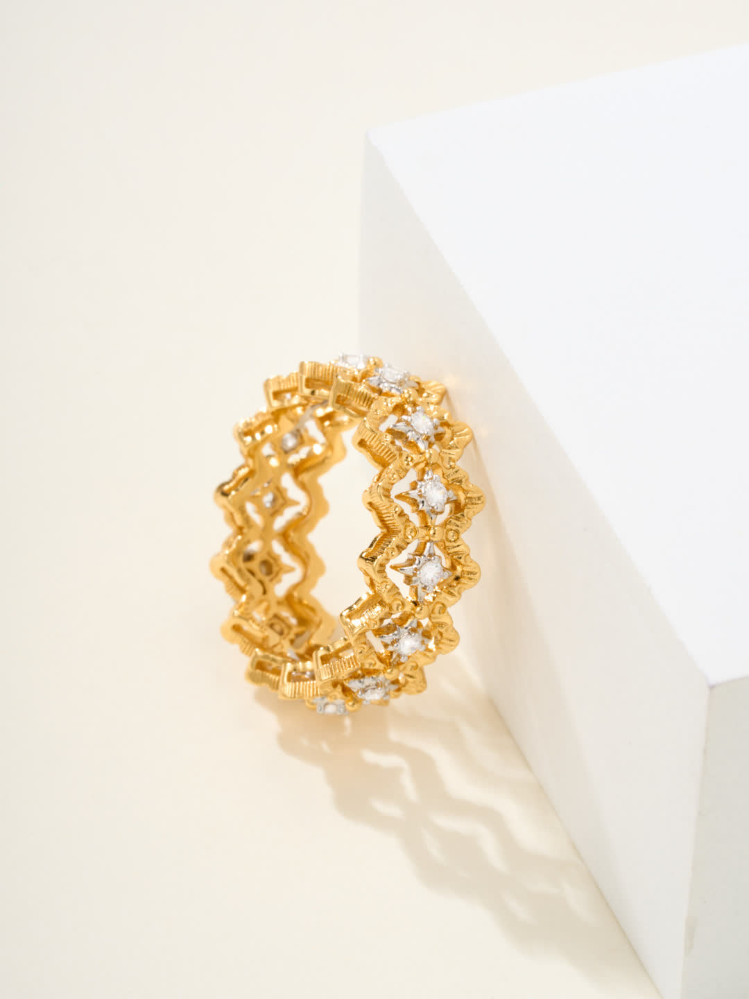 Buccellati Elegant Gold Ring with Diamonds