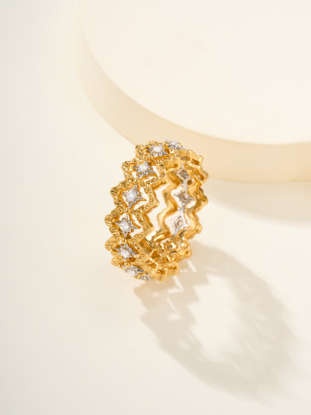 Buccellati Elegant Gold Ring with Diamonds