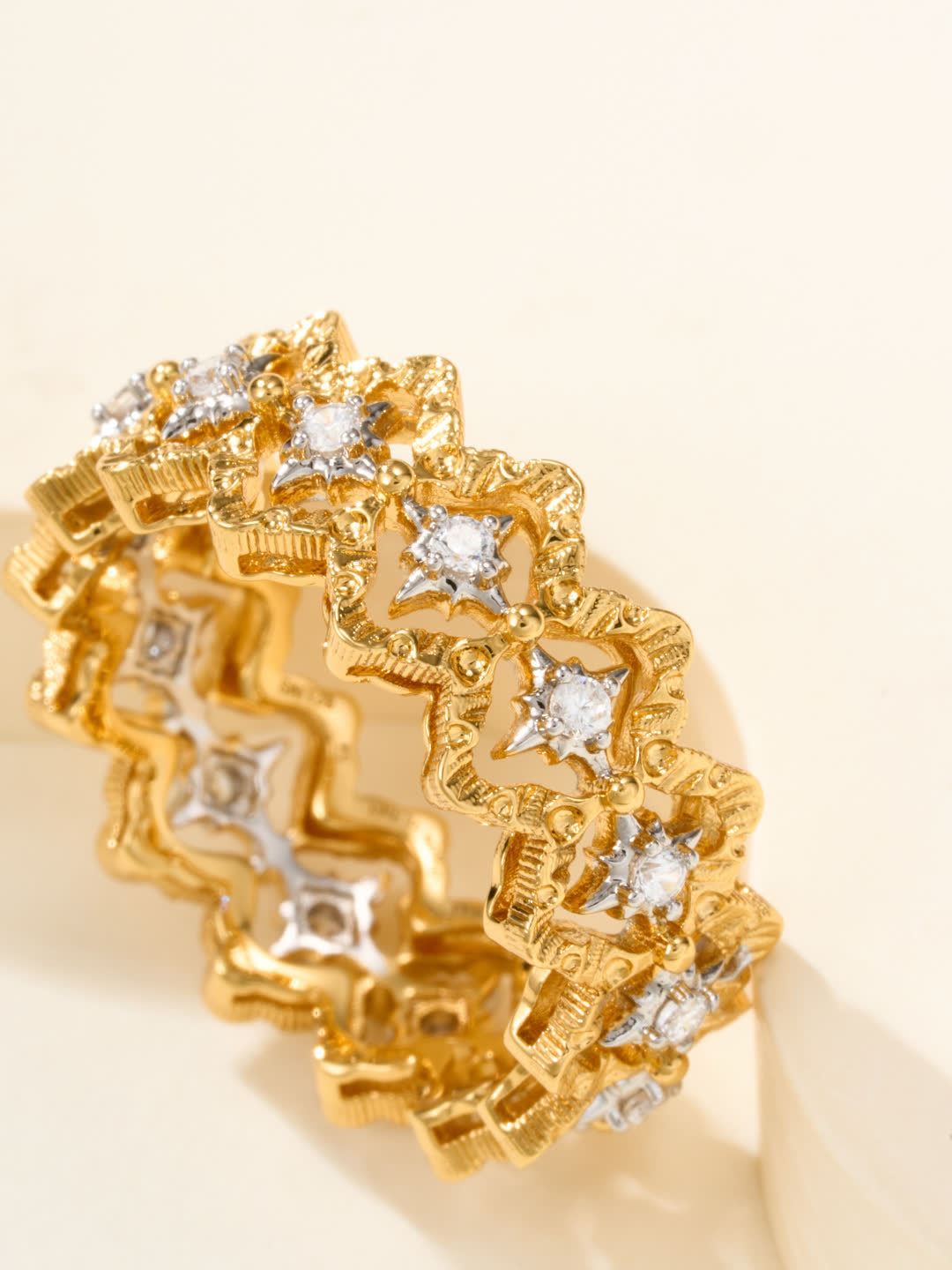 Buccellati Elegant Gold Ring with Diamonds