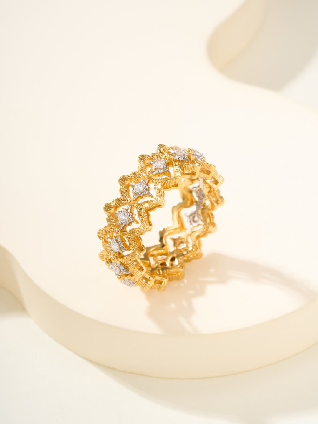 Buccellati Elegant Gold Ring with Diamonds