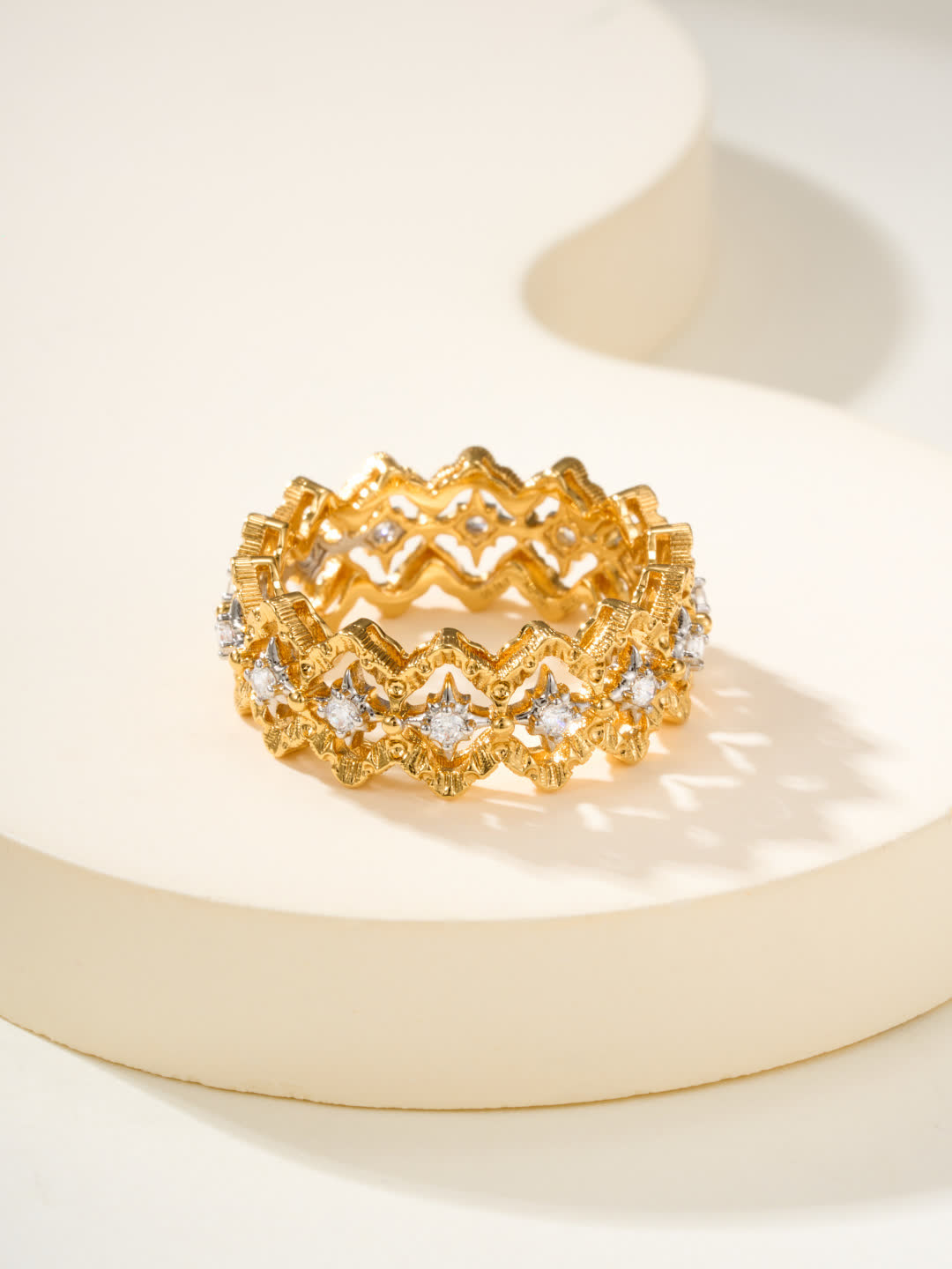 Buccellati Elegant Gold Ring with Diamonds