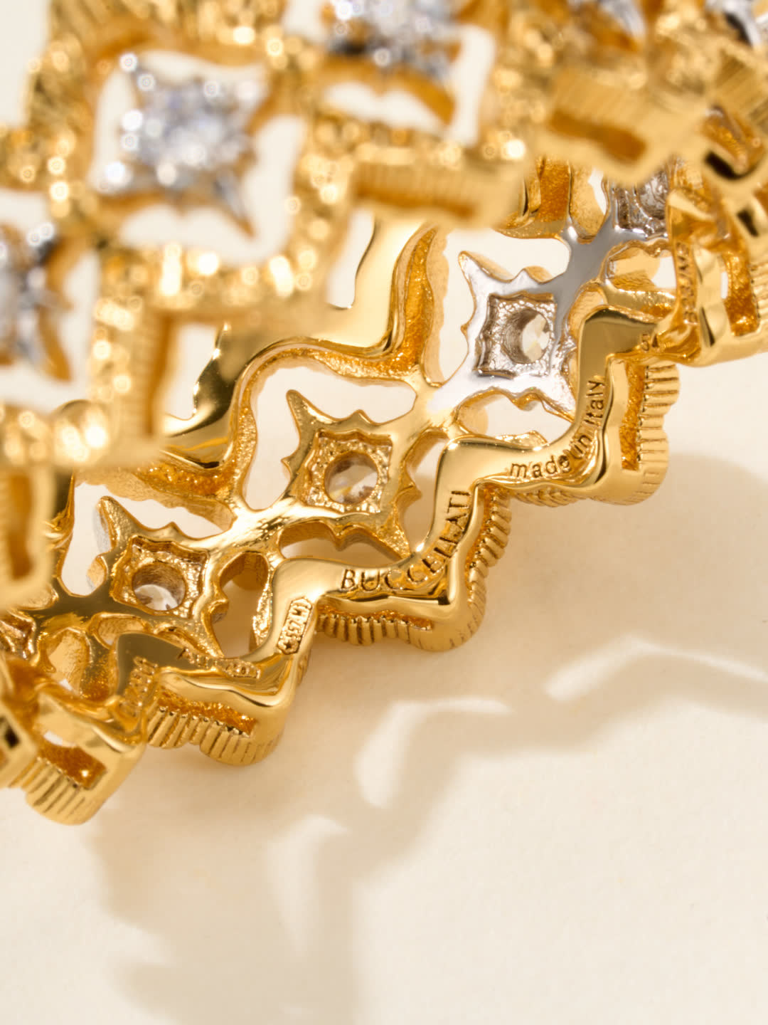 Buccellati Elegant Gold Ring with Diamonds