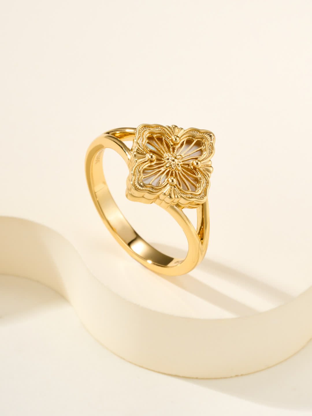 Buccellati Elegant Gold Ring with Filigree Design