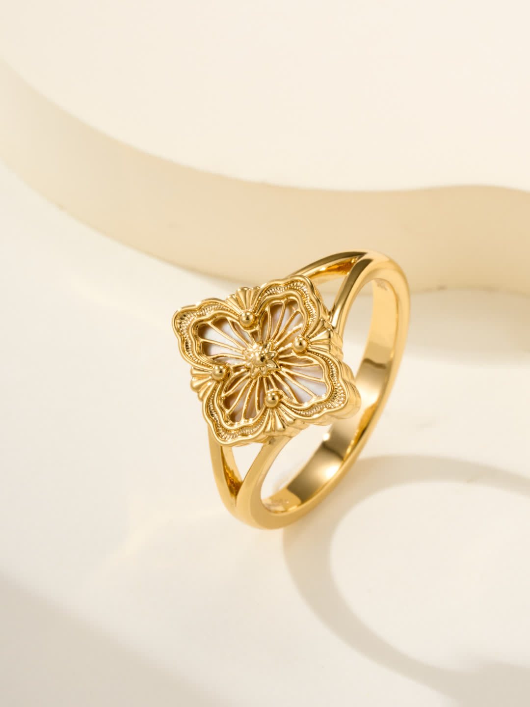 Buccellati Elegant Gold Ring with Filigree Design