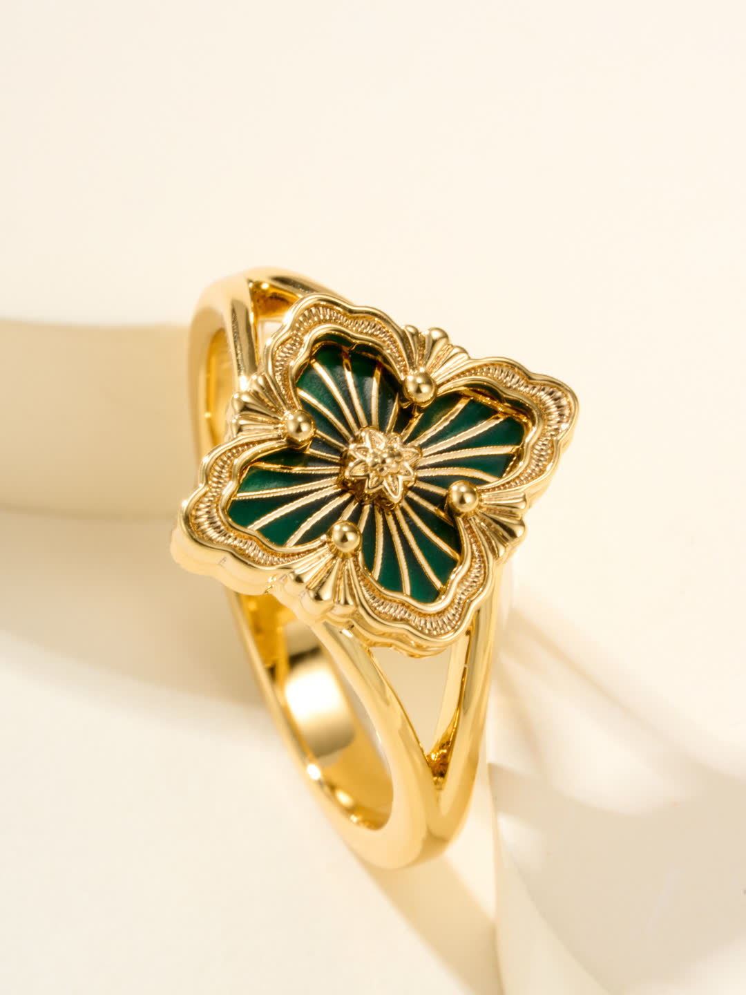 Buccellati Elegant Gold Flower Ring
