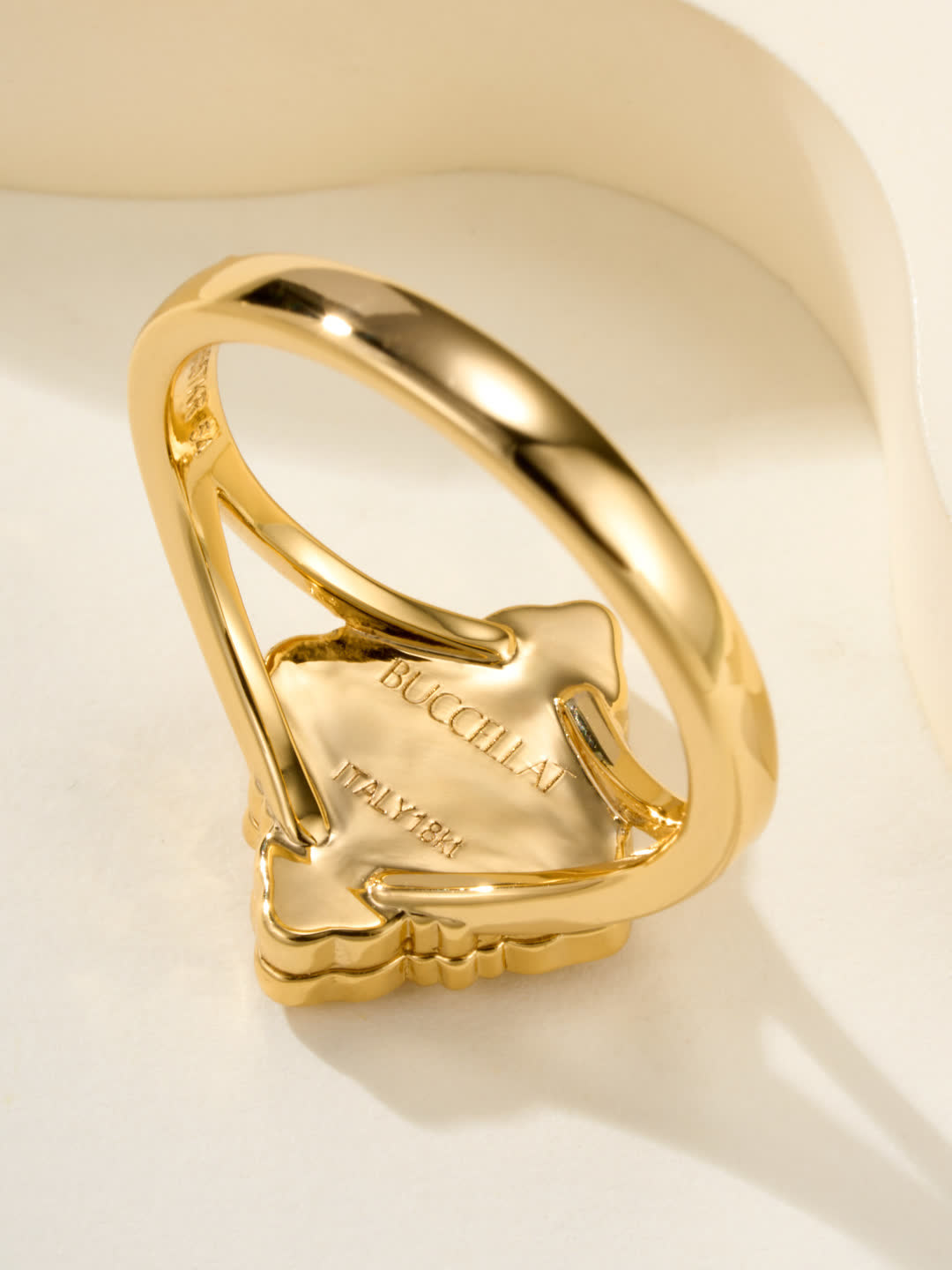 Buccellati Elegant Gold Ring with Black Enamel Flower Design
