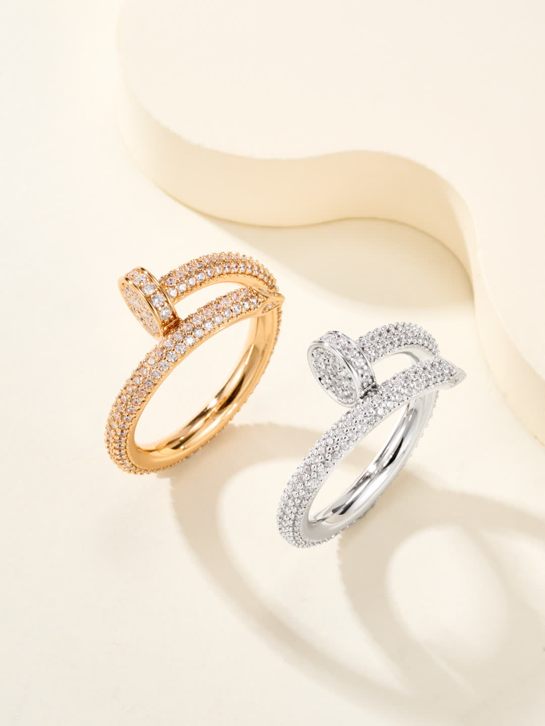 Elegant Diamond Ring Set Elegant Diamond Ring Set