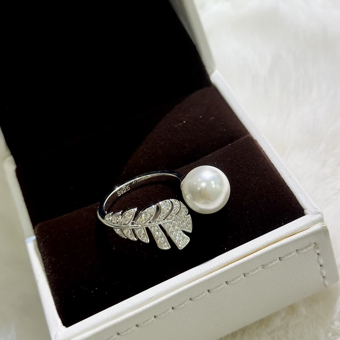 Chanel S925 Silver Leaf Pearl Ring