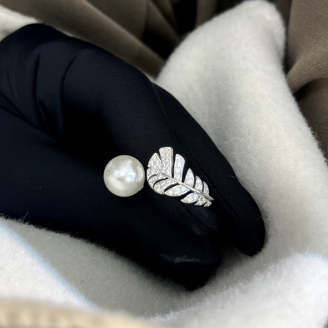 Chanel S925 Silver Leaf Pearl Ring