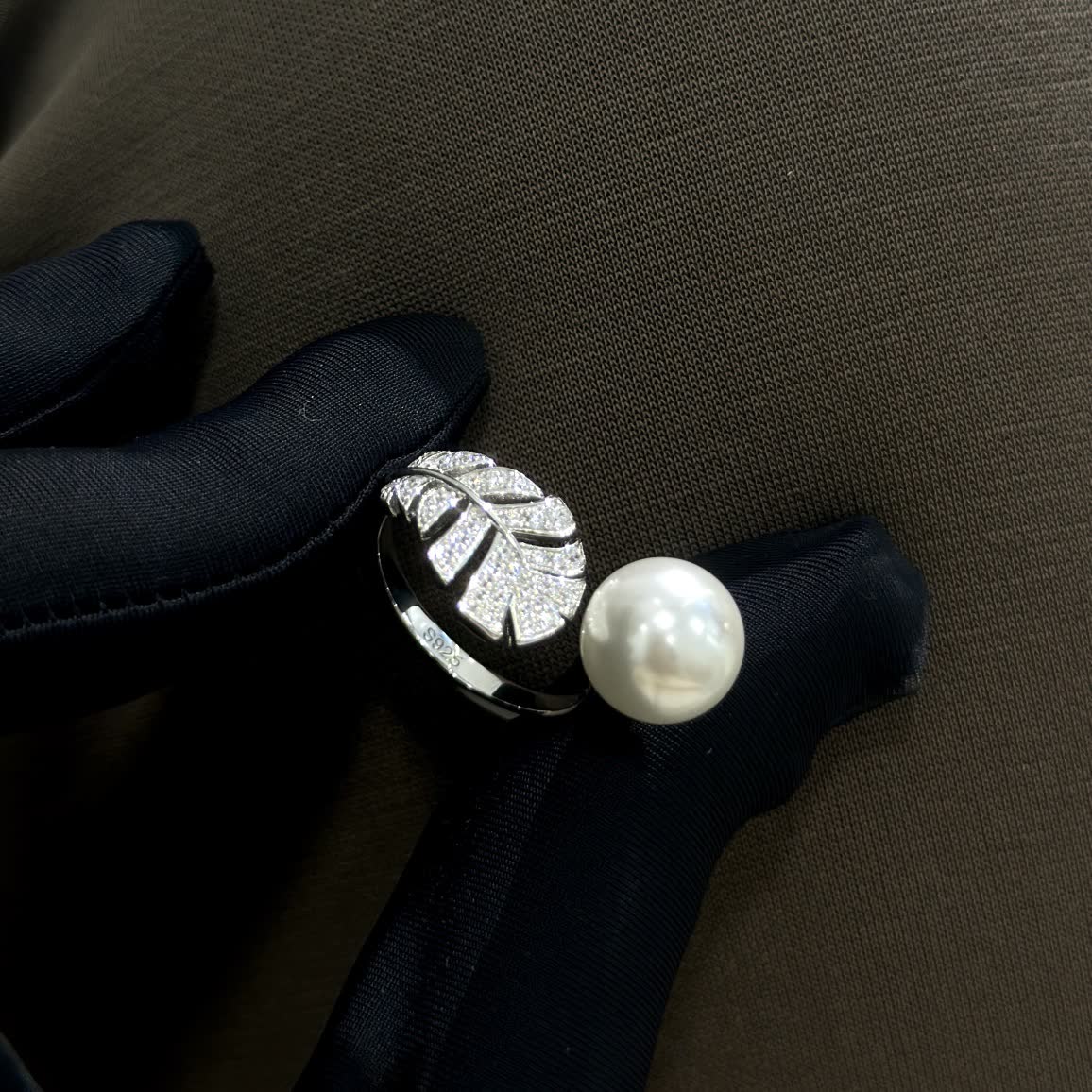 Chanel S925 Silver Leaf Pearl Ring