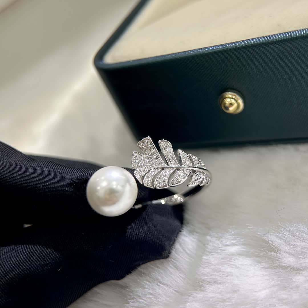Chanel S925 Silver Leaf Pearl Ring
