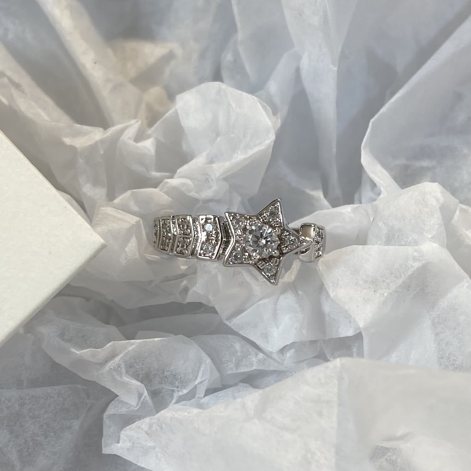 Chanel Elegant Star-Shaped Diamond Ring-XJ1276