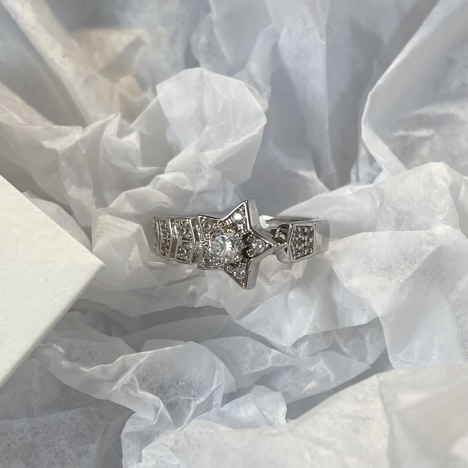 Chanel Elegant Star-Shaped Diamond Ring-XJ1276