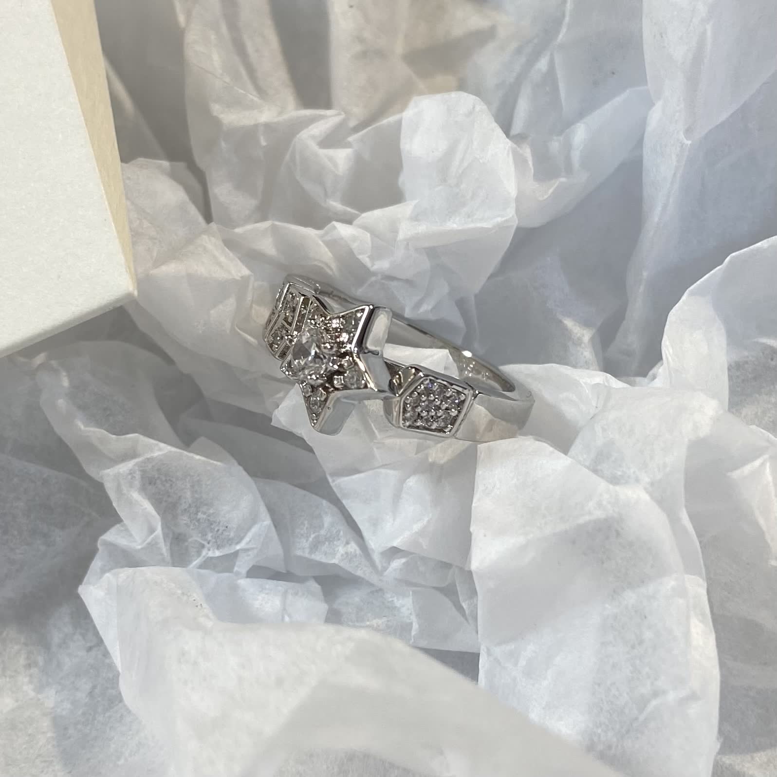 Chanel Elegant Star-Shaped Diamond Ring-XJ1276