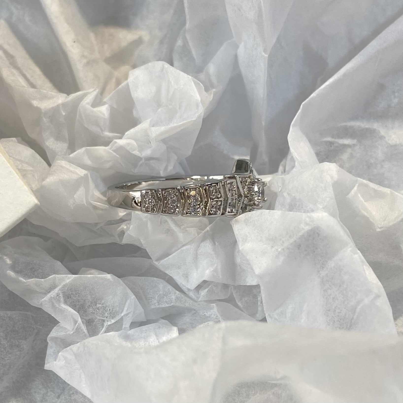 Chanel Elegant Star-Shaped Diamond Ring-XJ1276