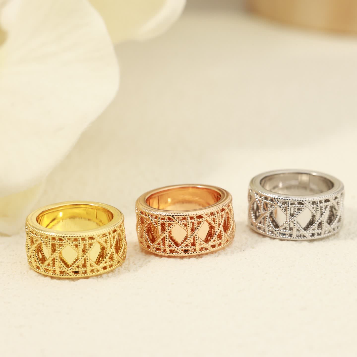 Dior Elegant Filigree Ring Set