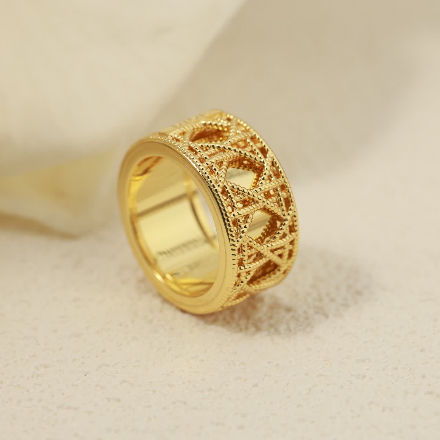 Dior Elegant Filigree Ring Set