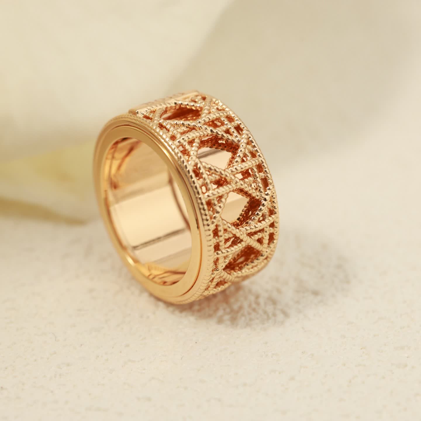 Dior Elegant Filigree Ring Set
