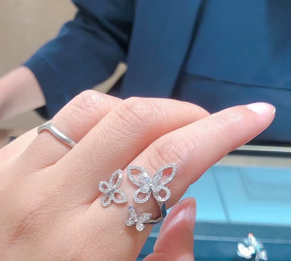 Graff Floral Diamond Ring