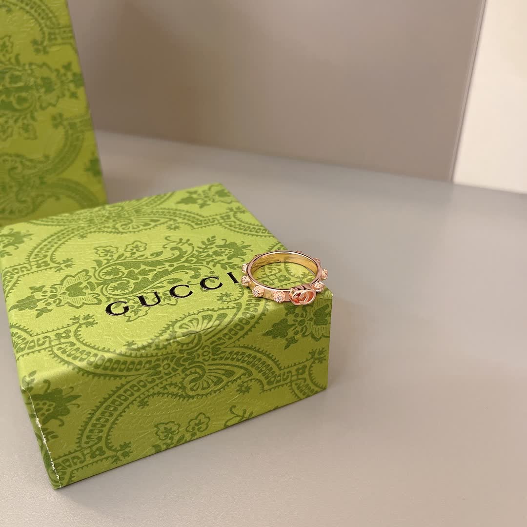 Gucci Rose Gold Ring with Interlocking Gs