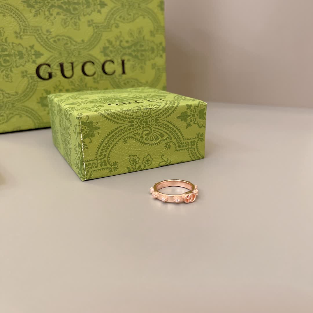 Gucci Rose Gold Ring with Interlocking Gs