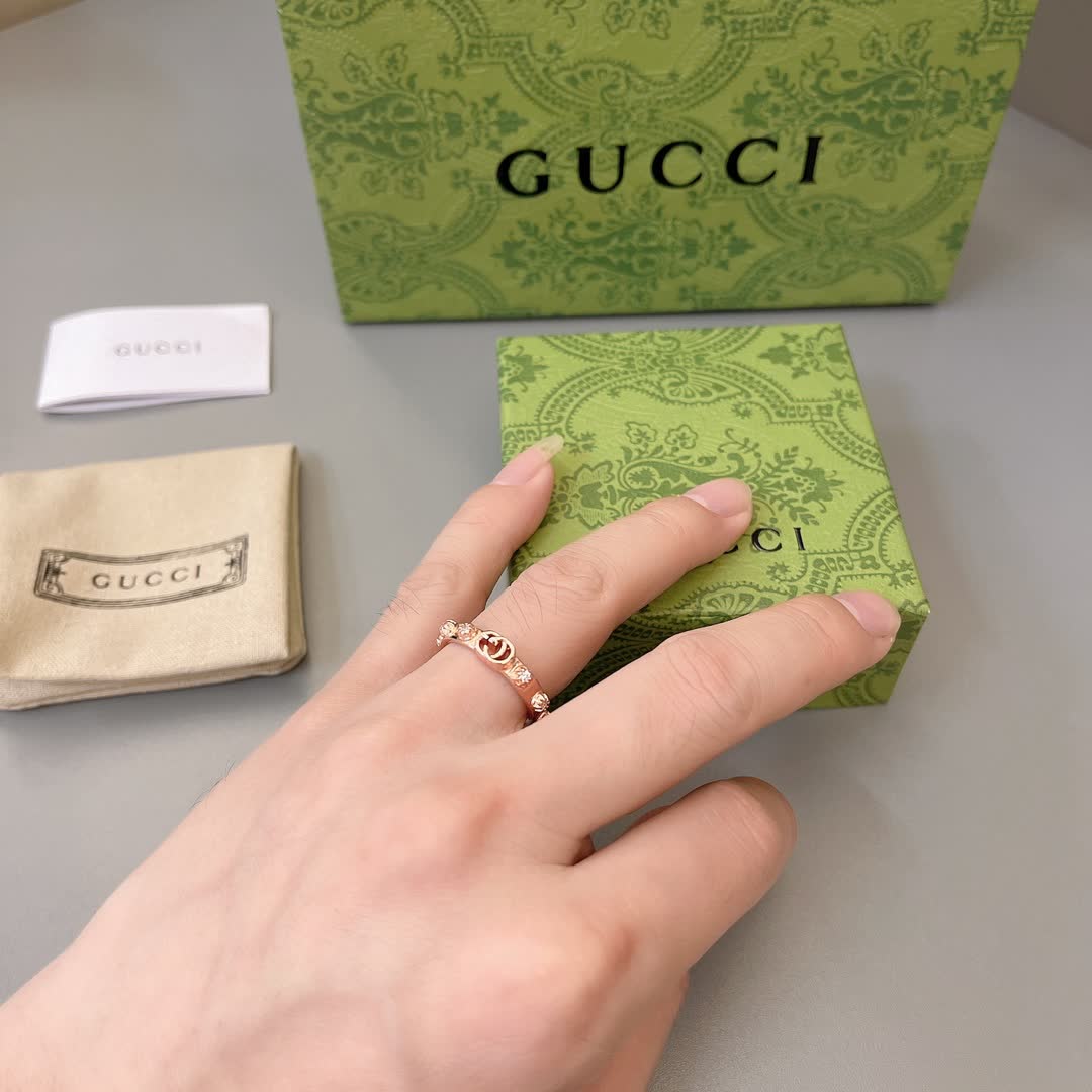 Gucci Rose Gold Ring with Interlocking Gs