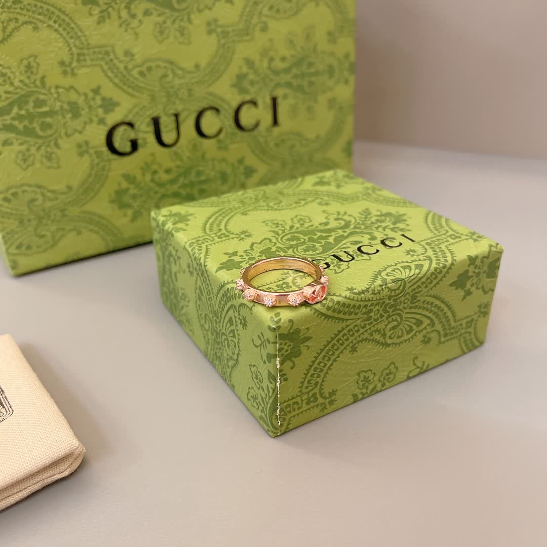 Gucci Rose Gold Ring with Interlocking Gs