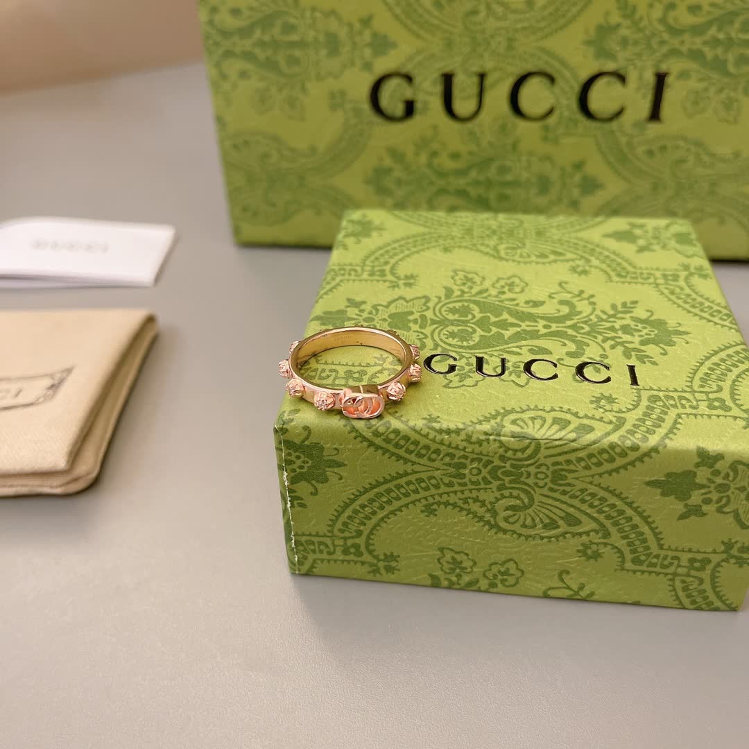 Gucci Rose Gold Ring with Interlocking Gs