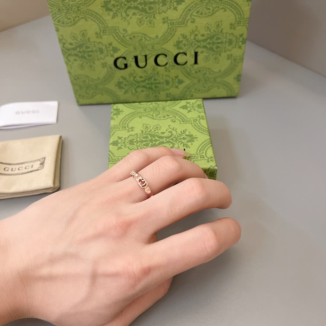 Gucci Rose Gold Ring with Interlocking Gs