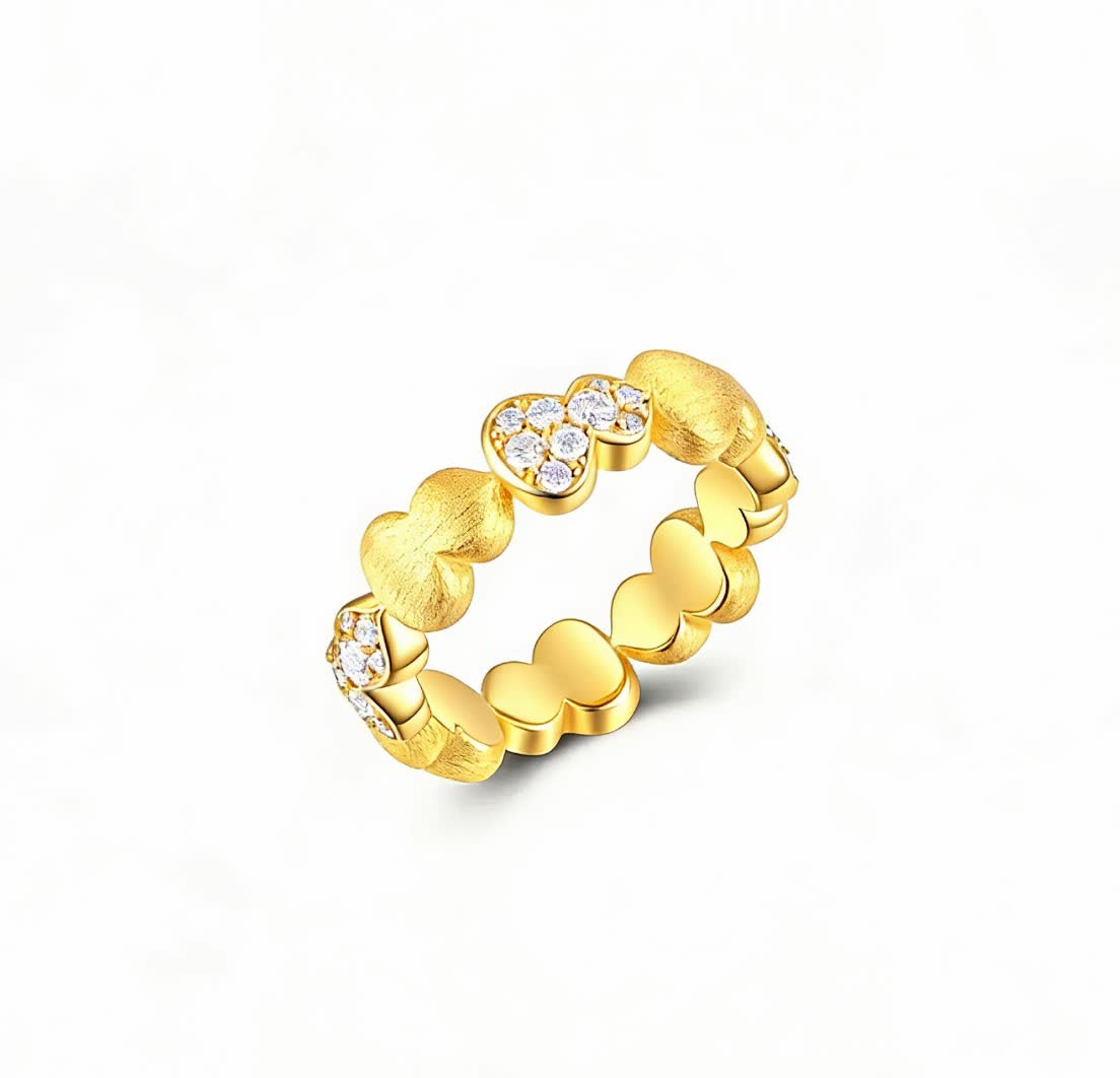 Qeelin Elegant Gold Ring with Diamond Accents