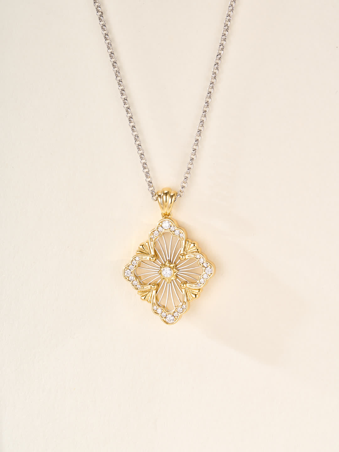 Buccellati Elegant Gold and Diamond Flower Pendant Necklace