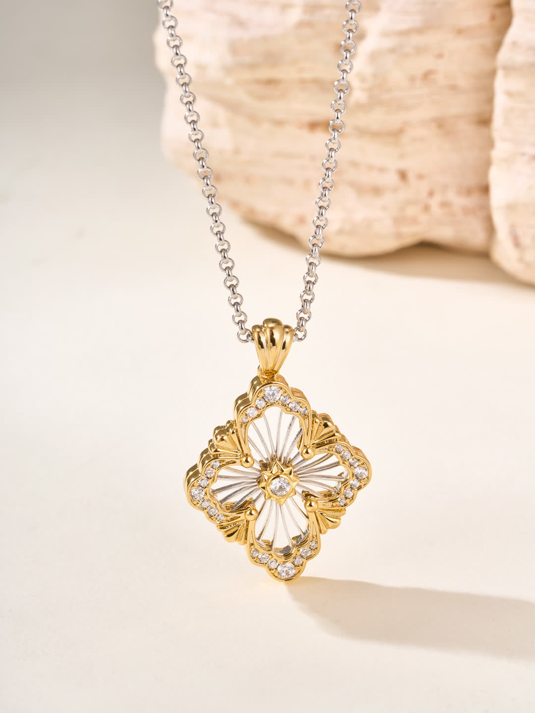 Buccellati Elegant Gold and Diamond Flower Pendant Necklace