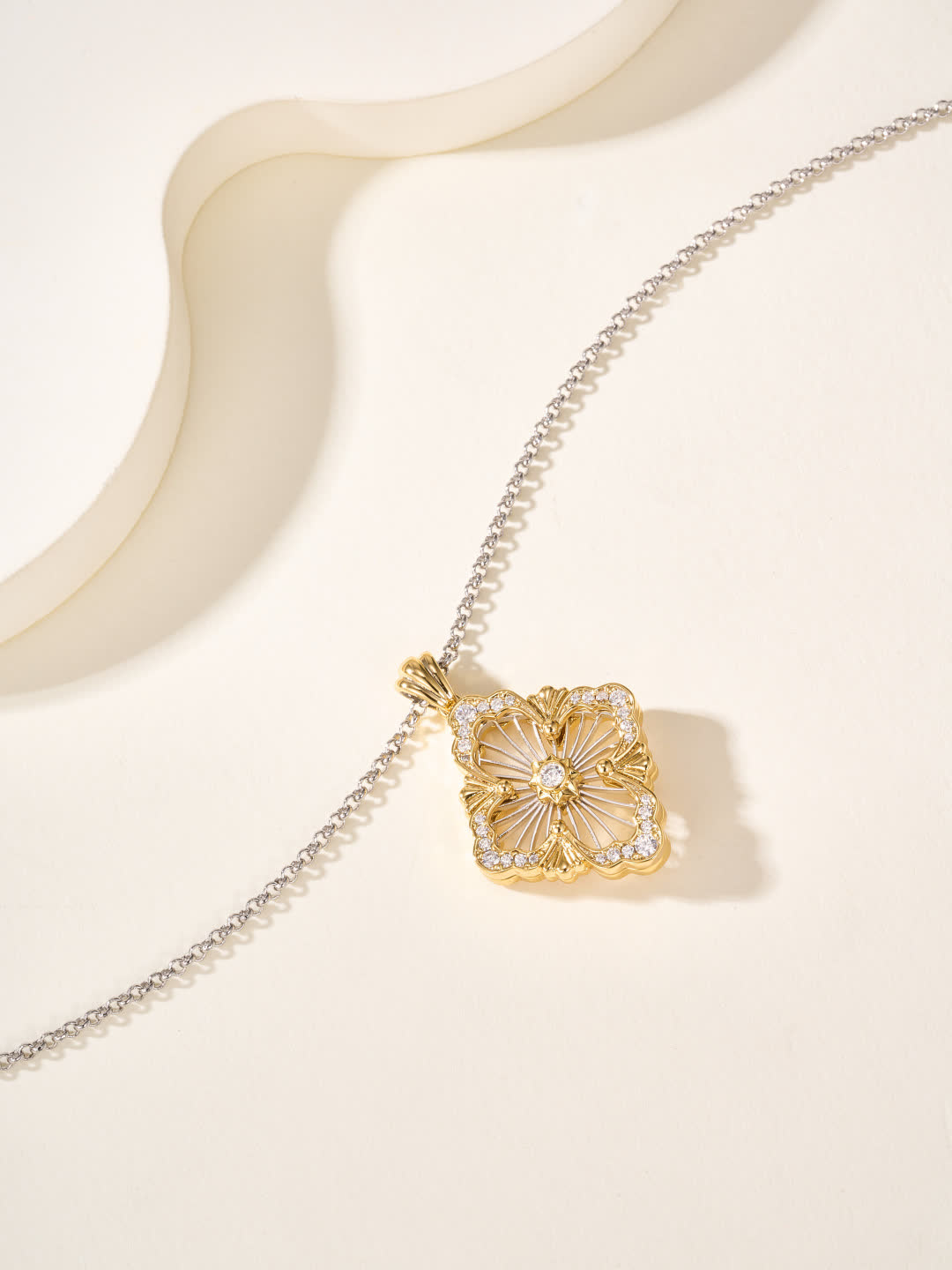 Buccellati Elegant Gold and Diamond Flower Pendant Necklace