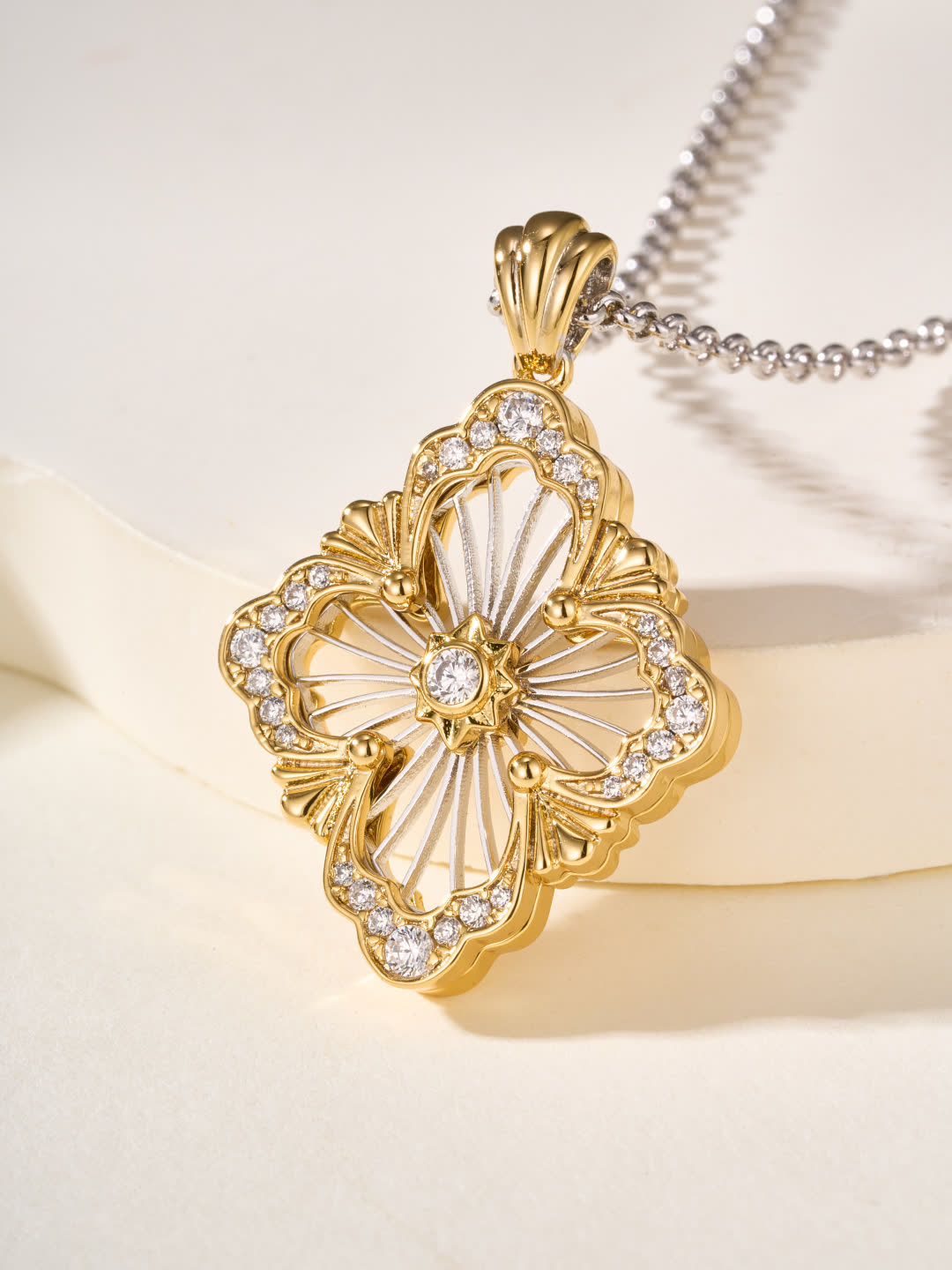 Buccellati Elegant Gold and Diamond Flower Pendant Necklace