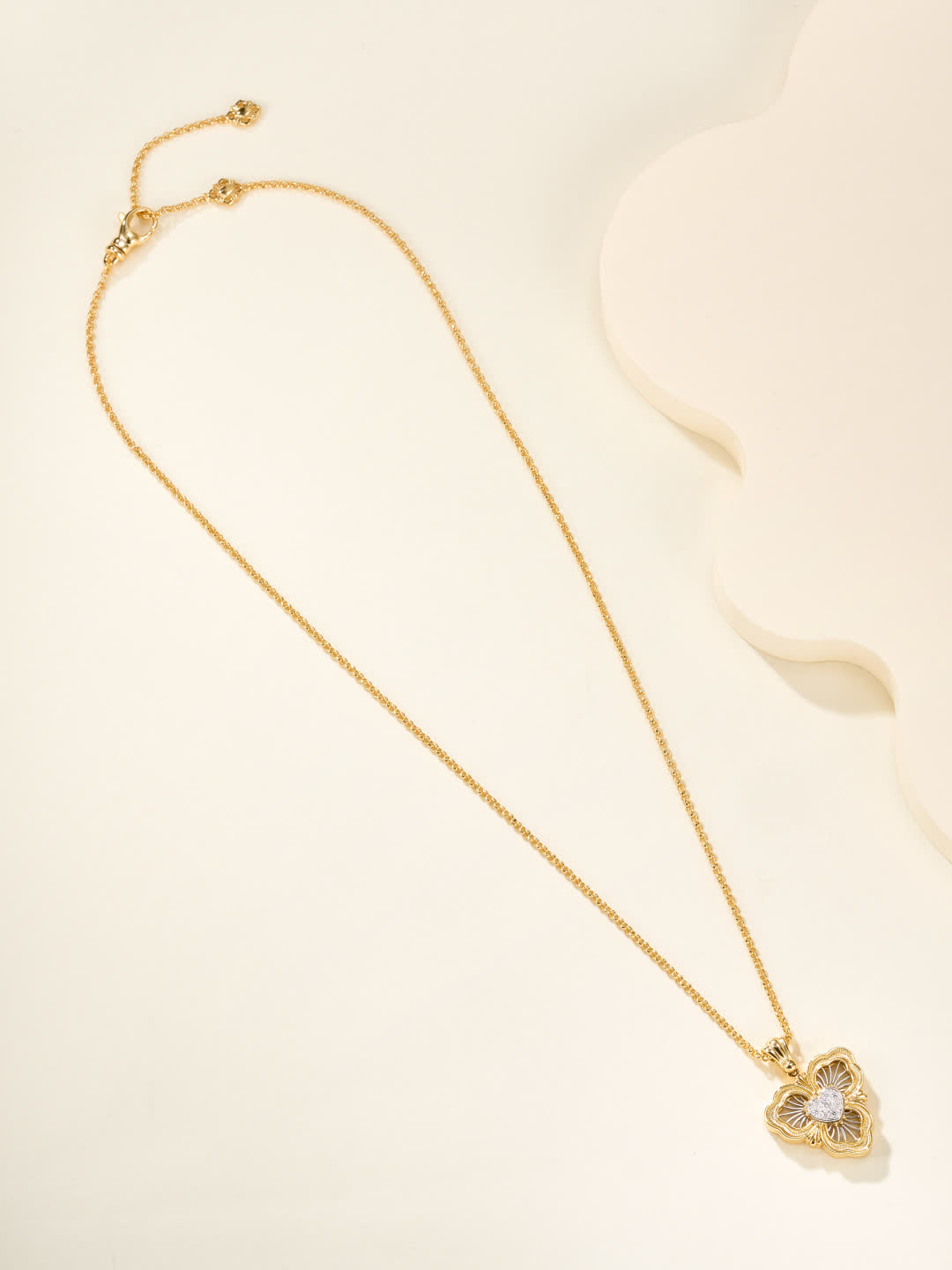 Buccellati Elegant Gold Heart Pendant with Diamond Accents