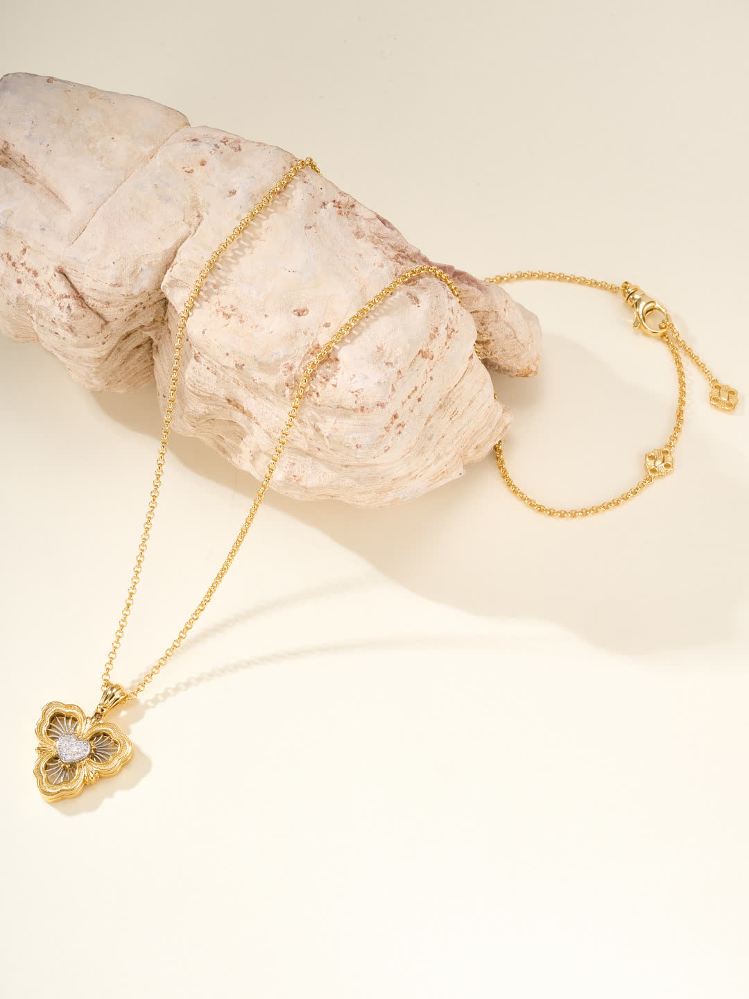 Buccellati Elegant Gold Heart Pendant with Diamond Accents
