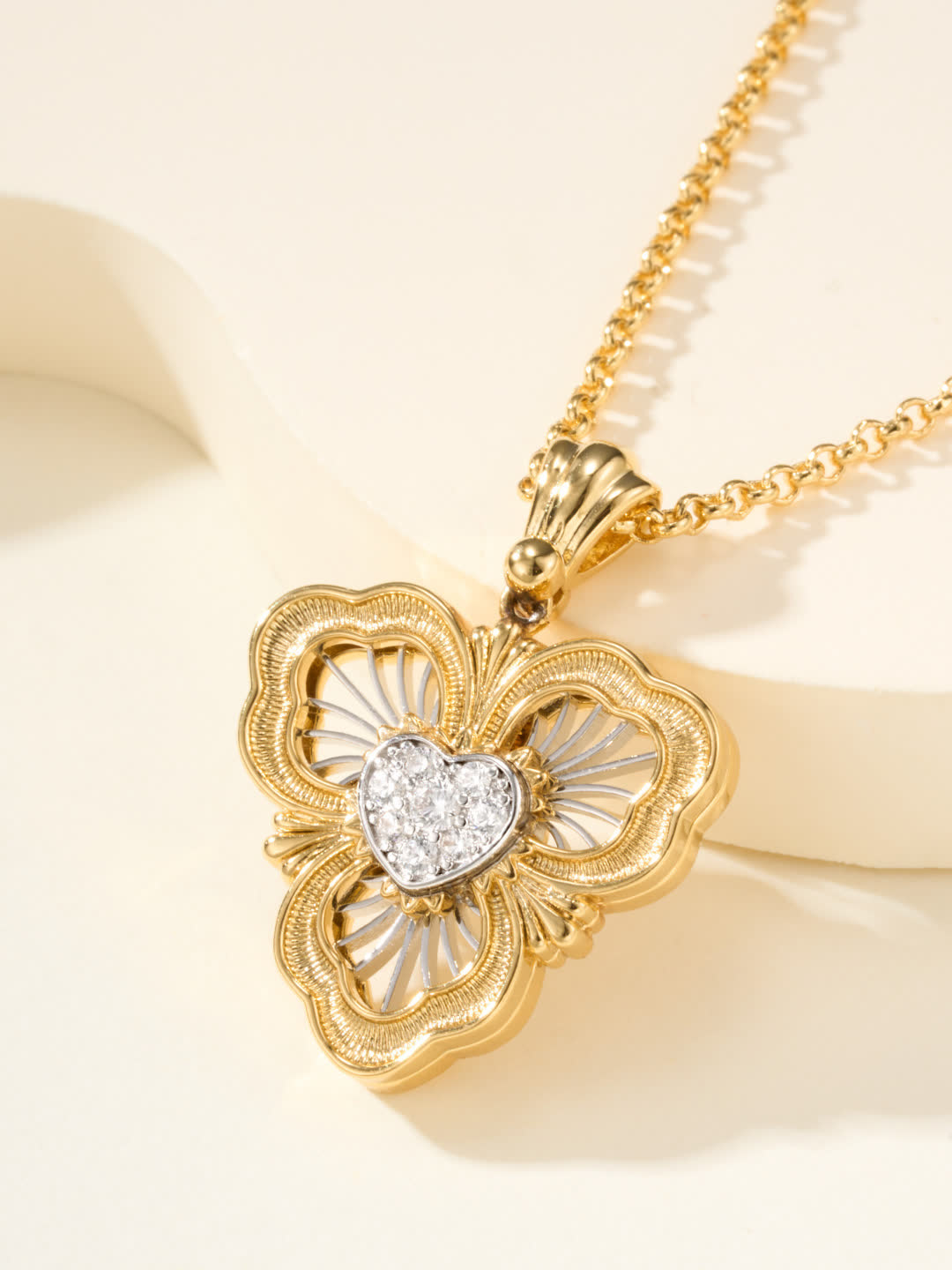 Buccellati Elegant Gold Heart Pendant with Diamond Accents
