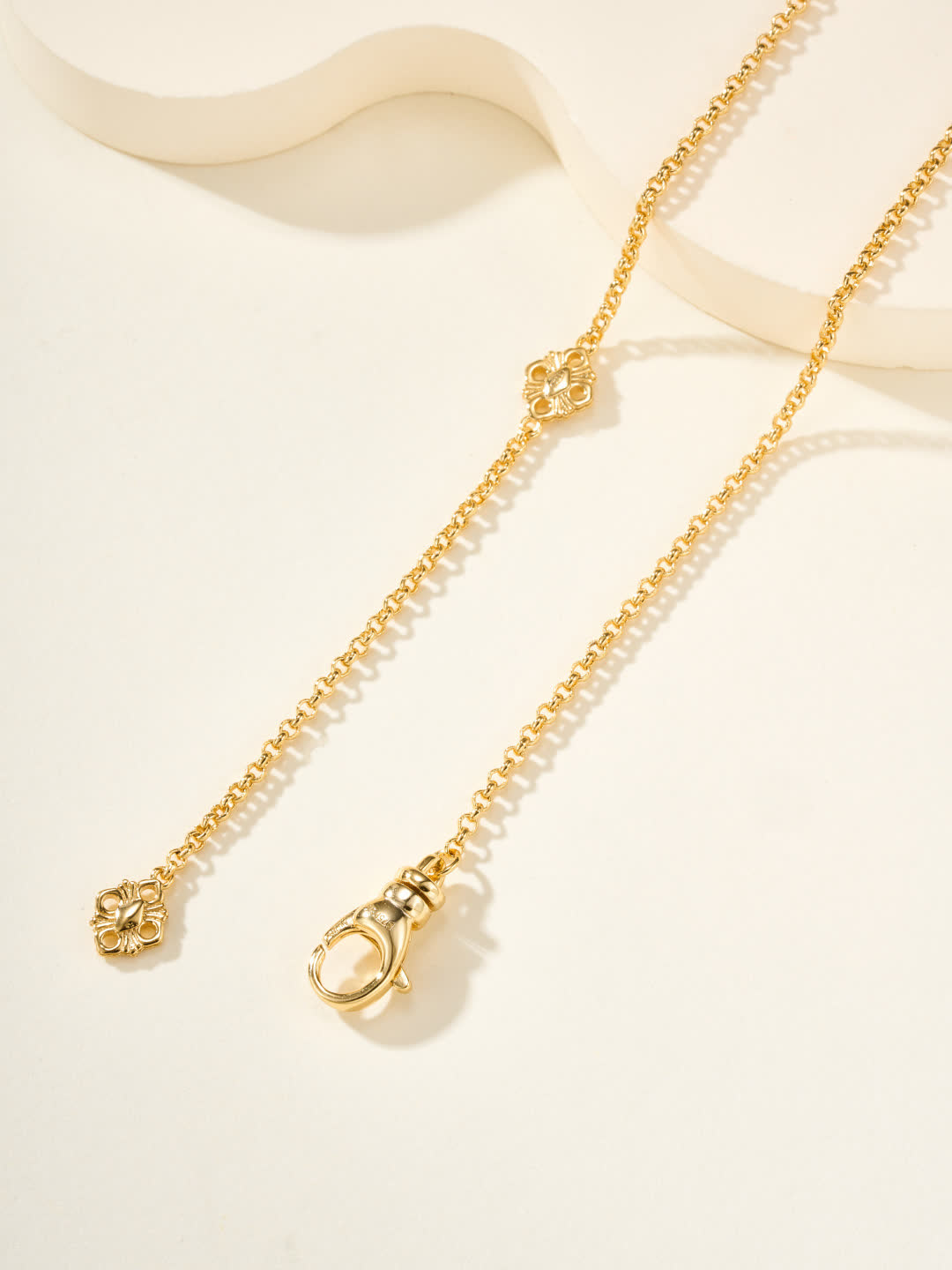 Buccellati Elegant Gold Heart Pendant with Diamond Accents