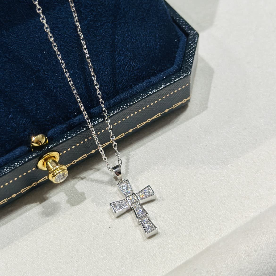 Chrome Hearts Elegant Silver Cross Pendant Necklace