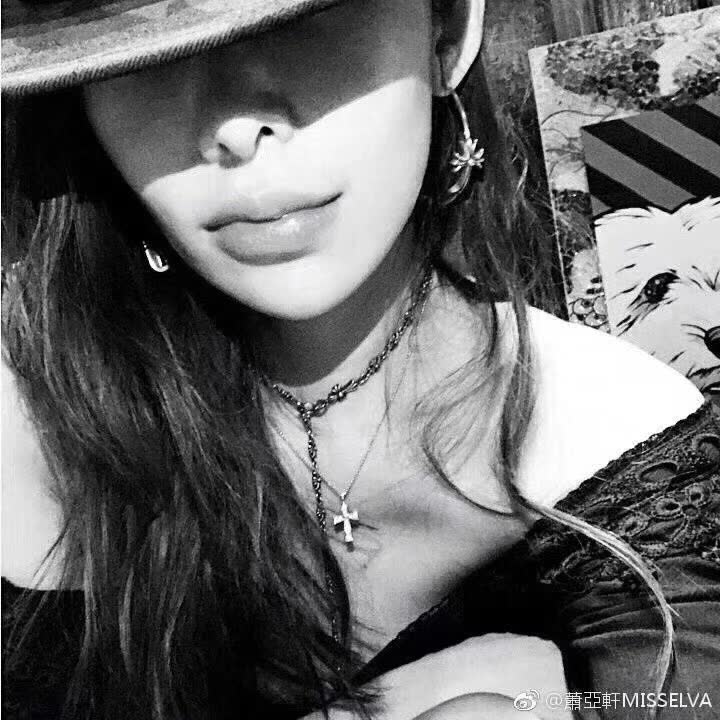 Chrome Hearts Elegant Silver Cross Pendant Necklace