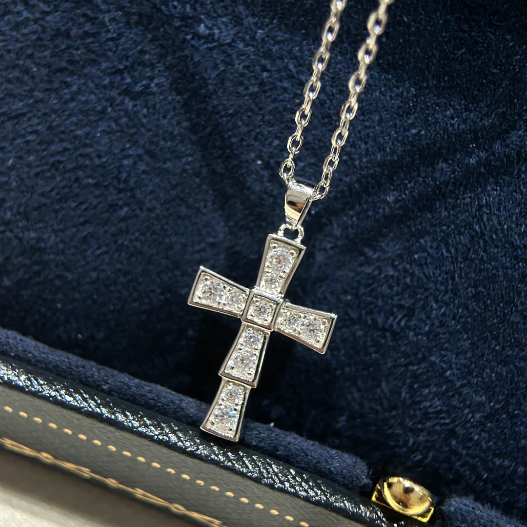 Chrome Hearts Elegant Silver Cross Pendant Necklace