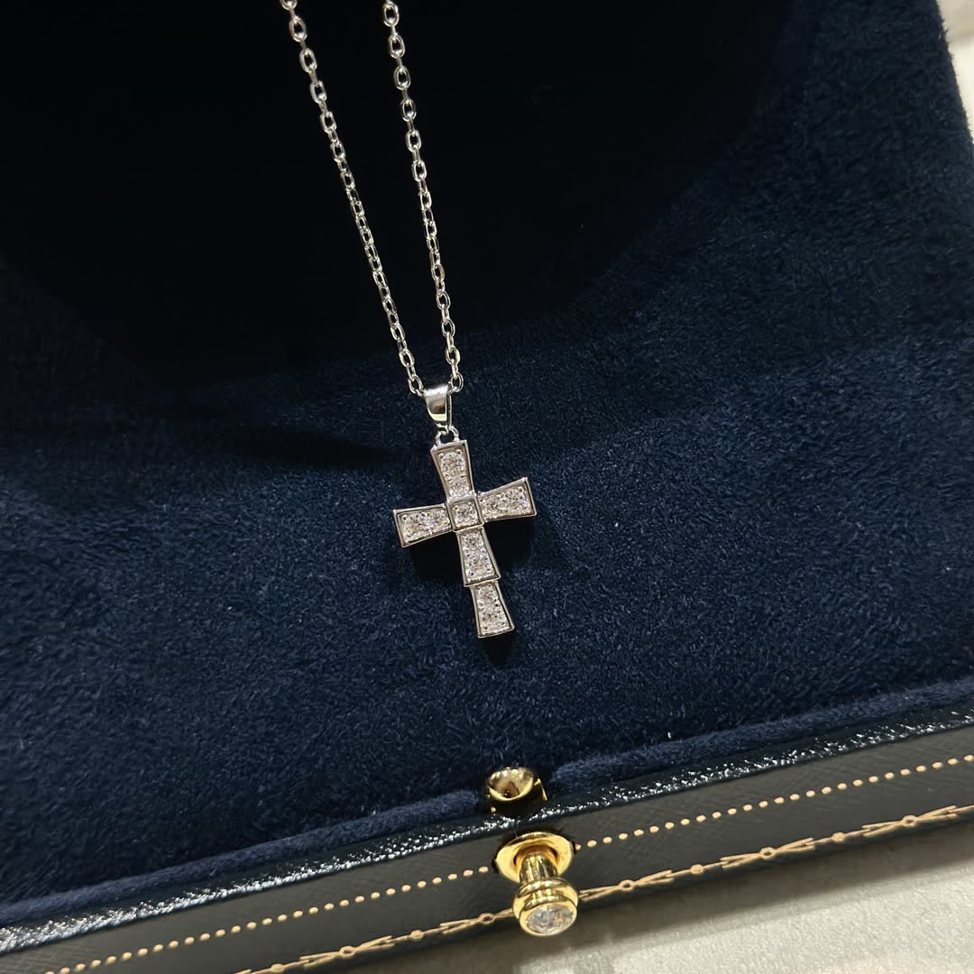 Chrome Hearts Elegant Silver Cross Pendant Necklace