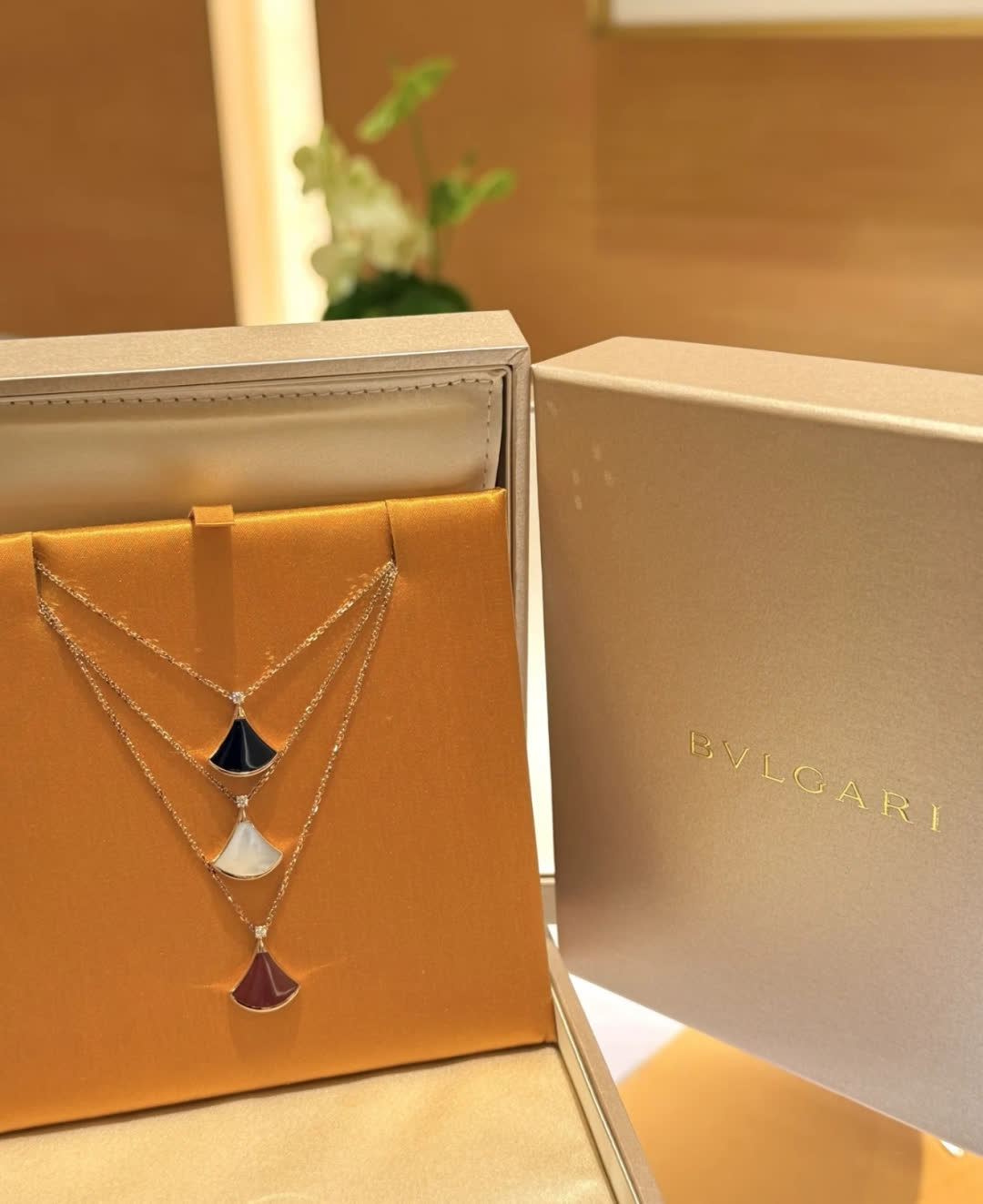 Bvlgari Gold and Enamel Fan Pendant Necklace Bvlgari Gold and Enamel Fan Pendant Necklace